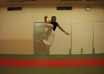 Jump Round Kick